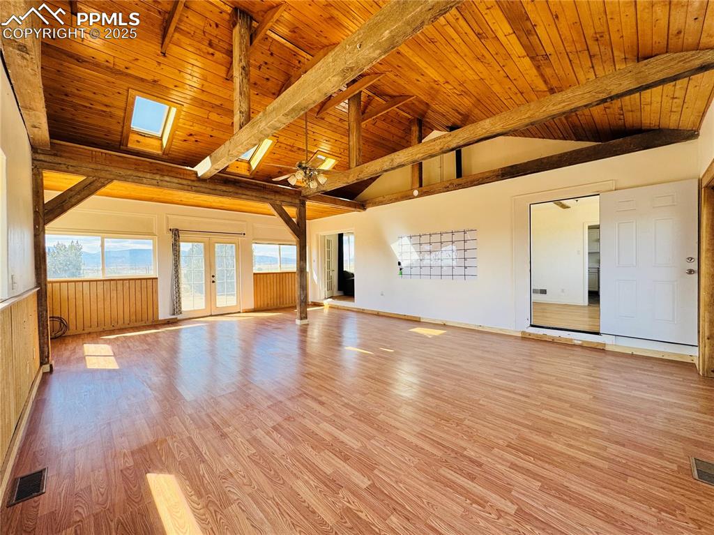 Image 15 of 39: Living Room