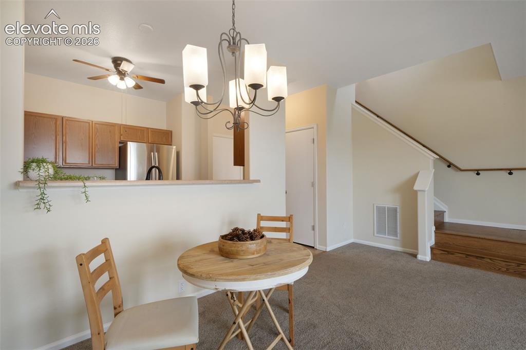 Image 11 of 50: Dining Area