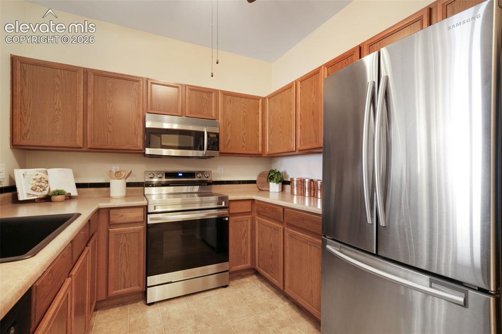Image 18 of 50: Kitchen