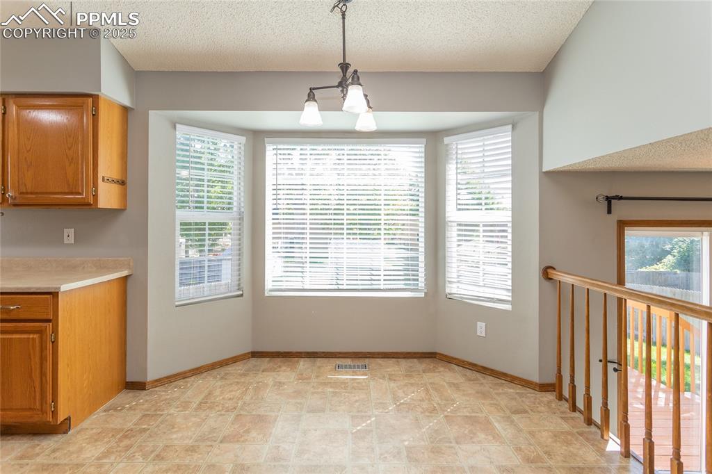 Image 10 of 47: Dining Area