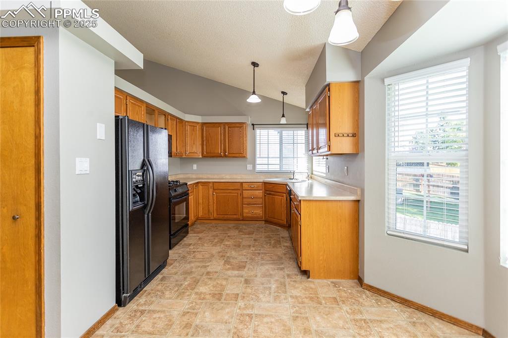 Image 11 of 47: Kitchen