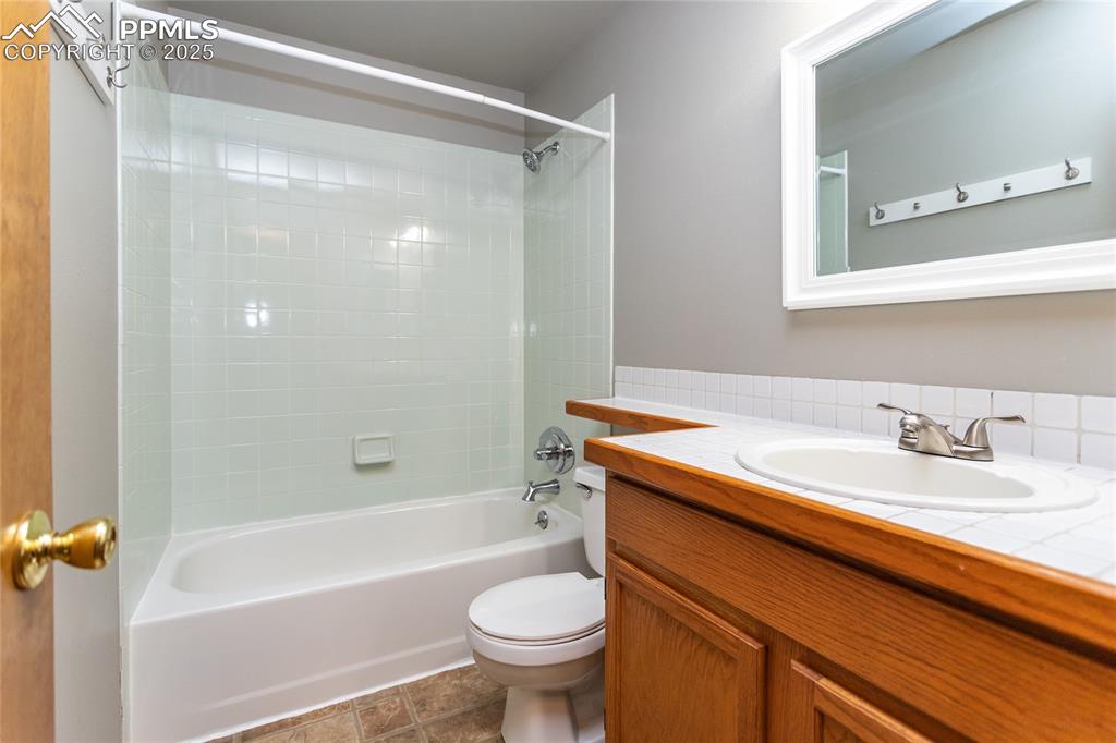 Image 19 of 47: Bathroom