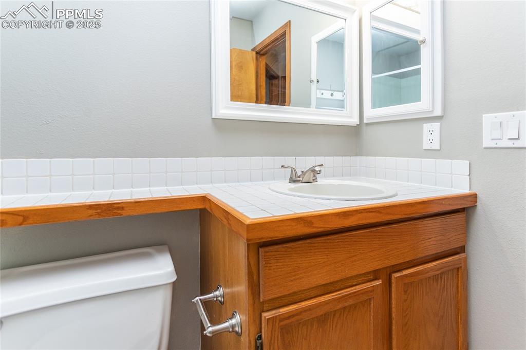 Image 20 of 47: Bathroom