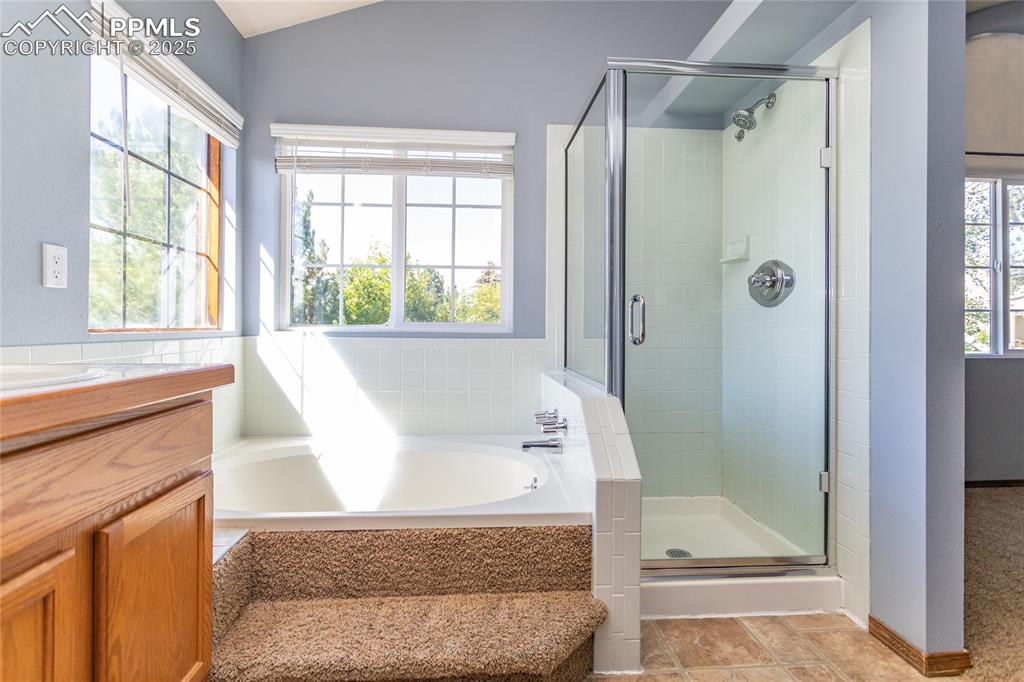 Image 26 of 47: Bathroom