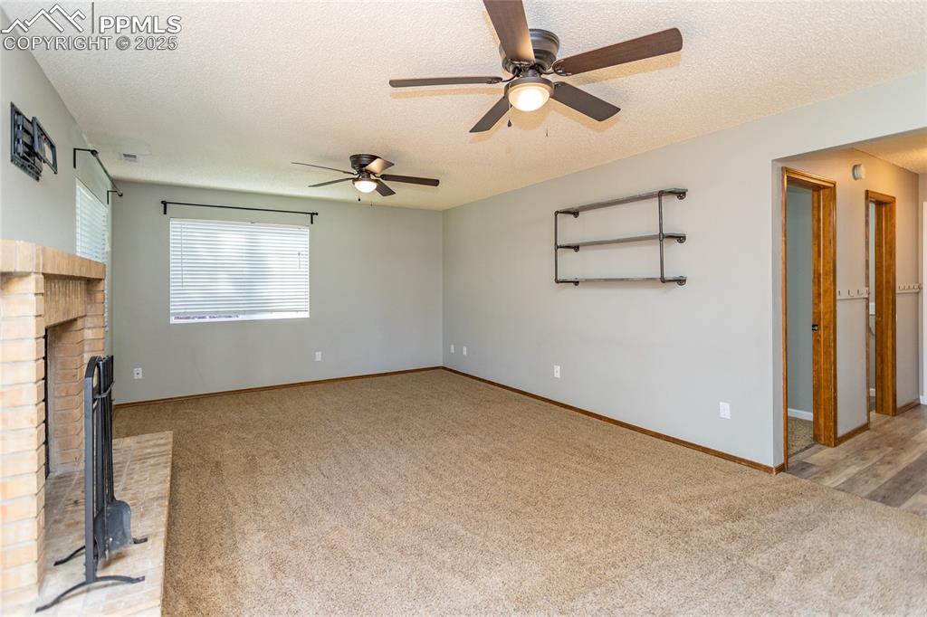 Image 28 of 47: Living Room