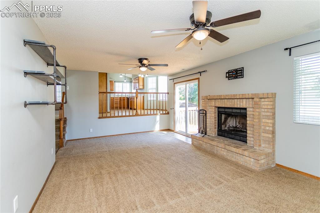 Image 30 of 47: Living Room