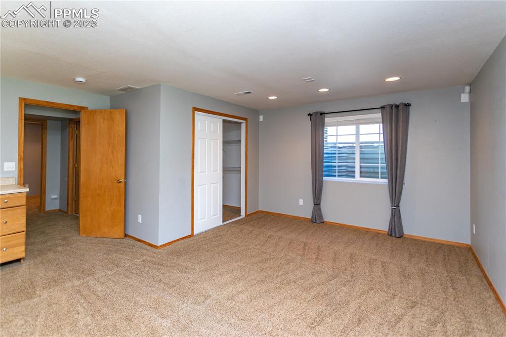 Image 35 of 47: Bedroom