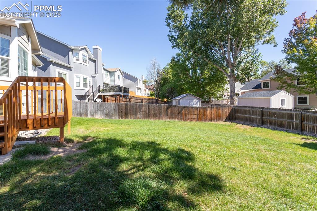 Image 46 of 47: Yard