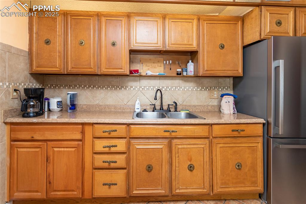 Image 14 of 34: Kitchen