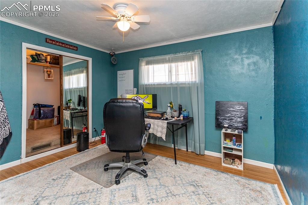 Image 25 of 34: Bedroom