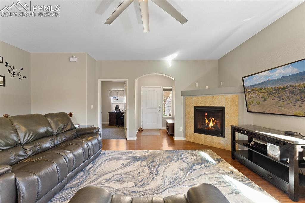 Image 10 of 41: Stay Cosy by the Gas Fireplace! 10 Foot Ceilings!