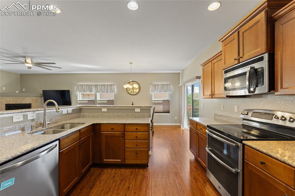Image 14 of 41: Spacious Kitchen