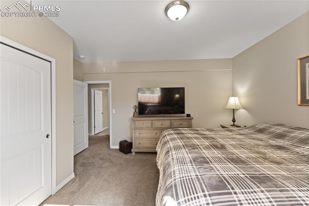 Image 32 of 41: Large Bedroom