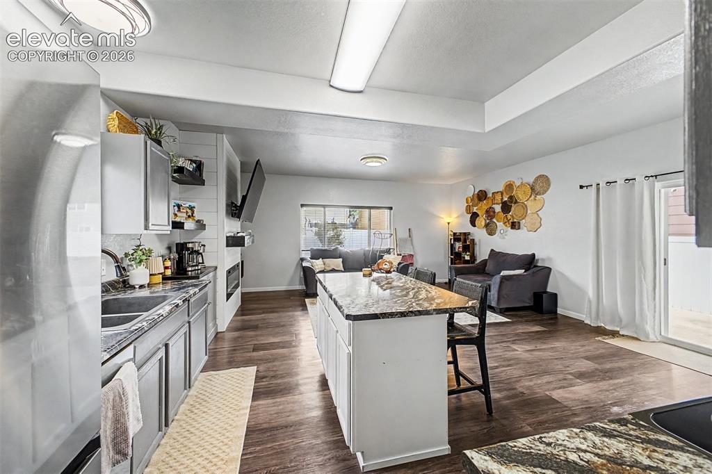 Image 11 of 28: Kitchen