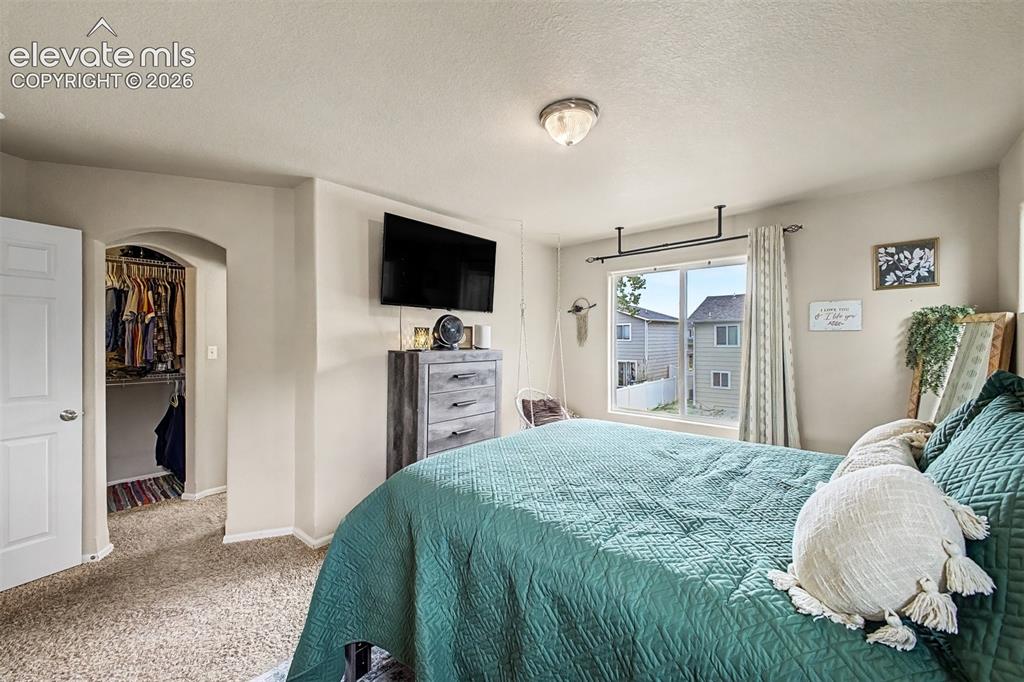 Image 14 of 28: Bedroom