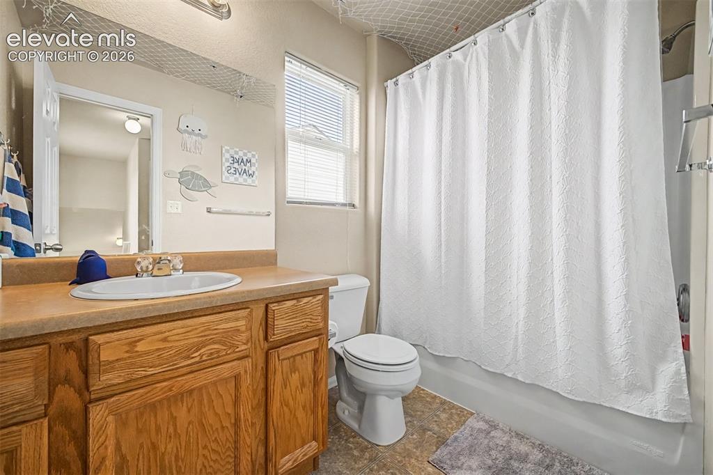 Image 22 of 28: Bathroom