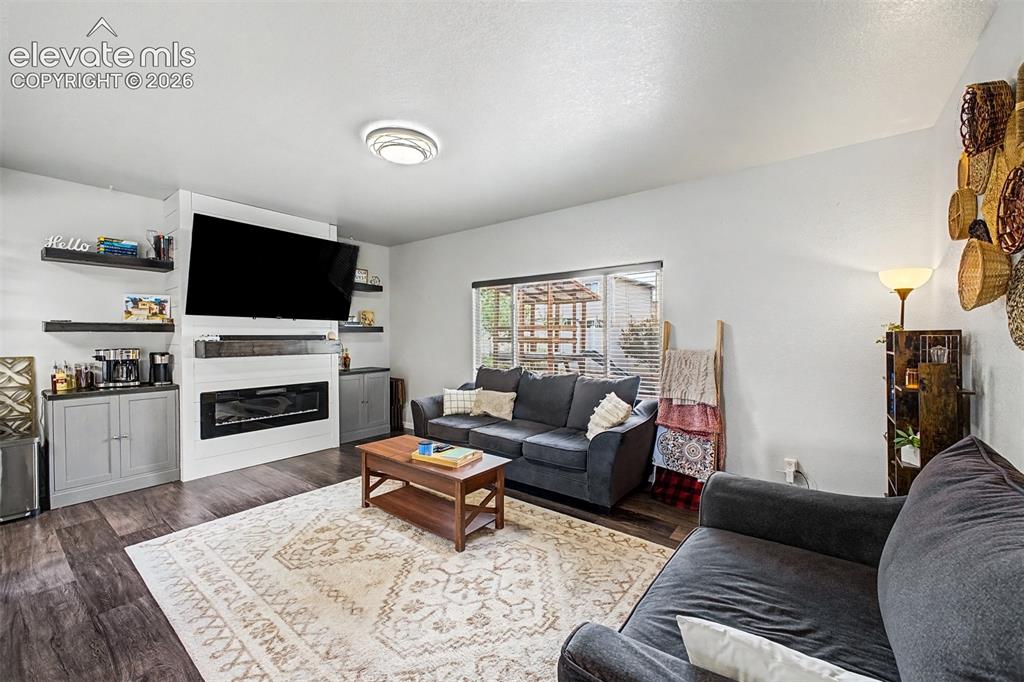 Image 5 of 28: Living Room