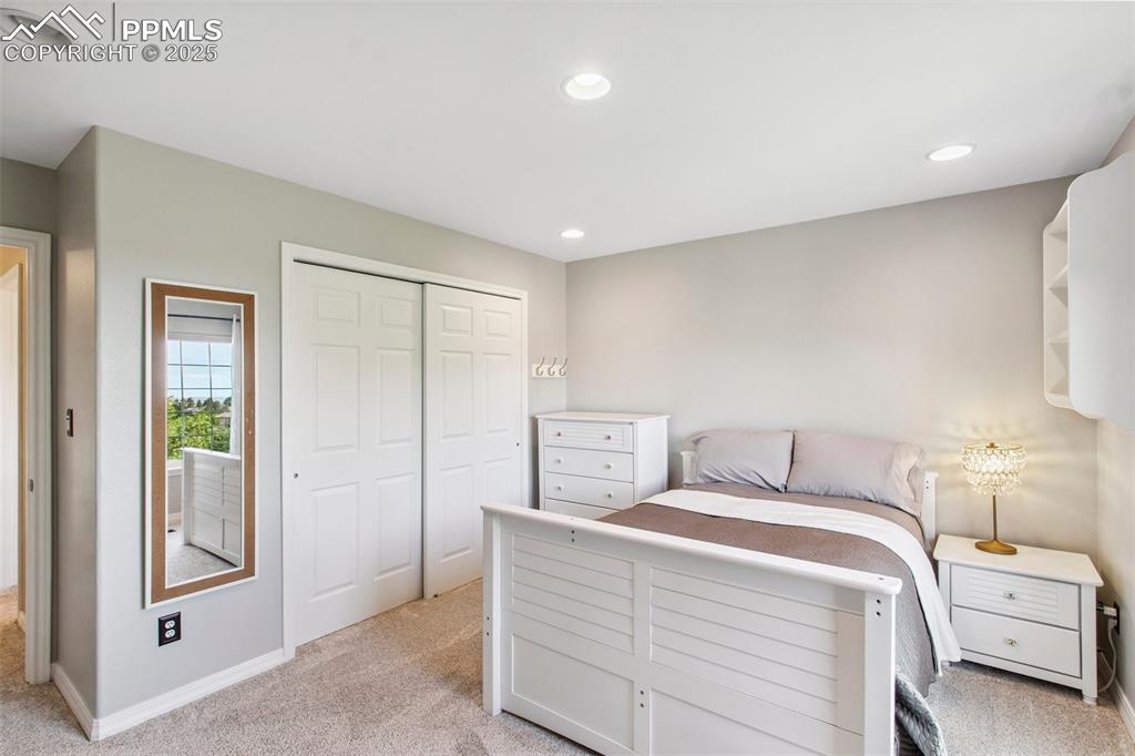 Image 24 of 44: Bedroom