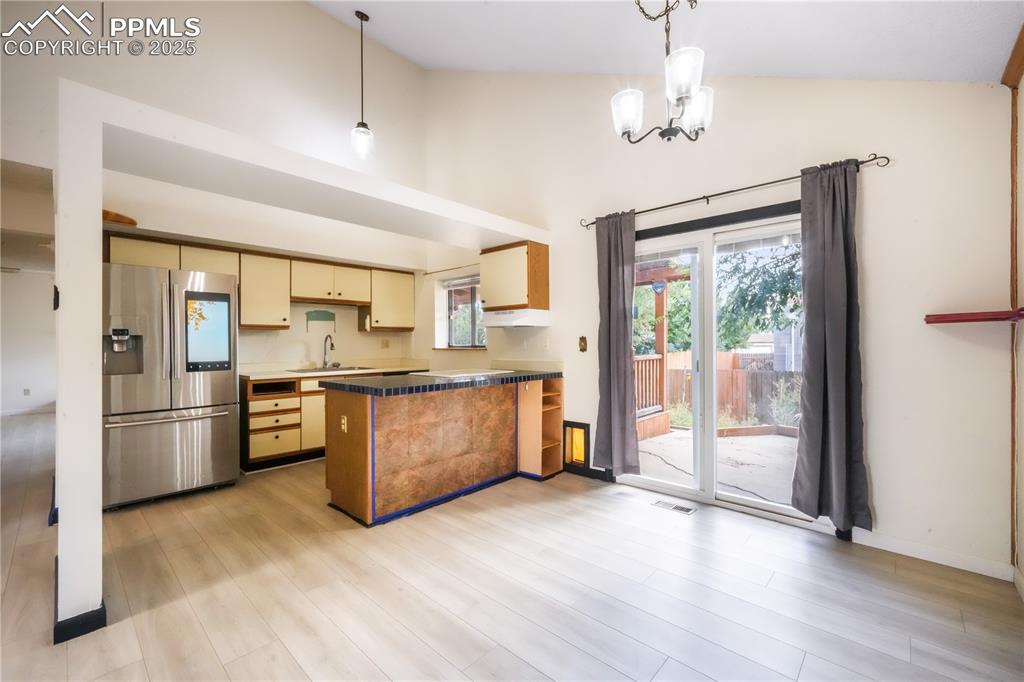 Image 12 of 50: Kitchen