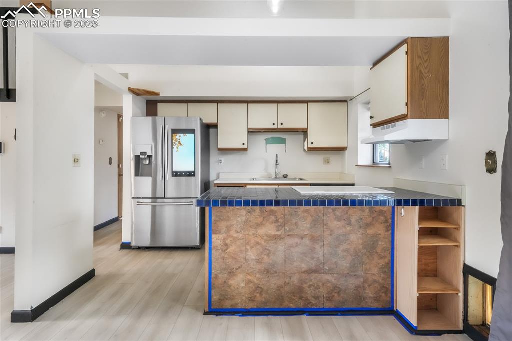 Image 14 of 50: Kitchen