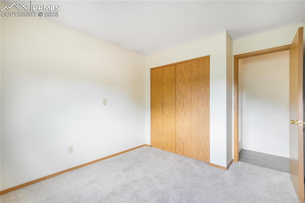 Image 33 of 50: Bedroom