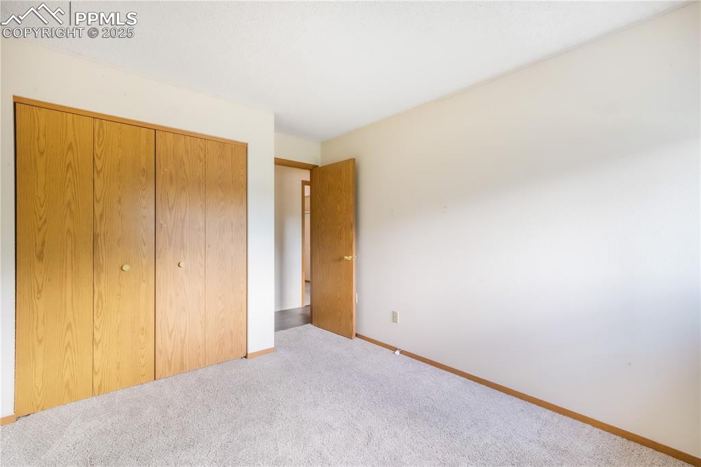 Image 34 of 50: Bedroom