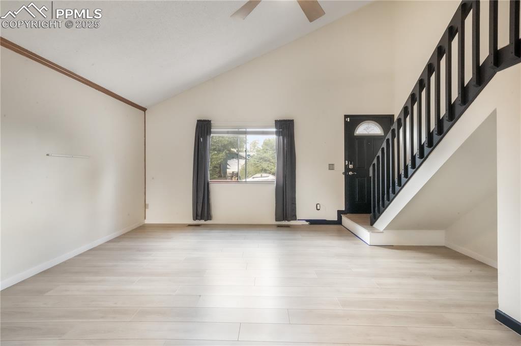 Image 4 of 50: Entry