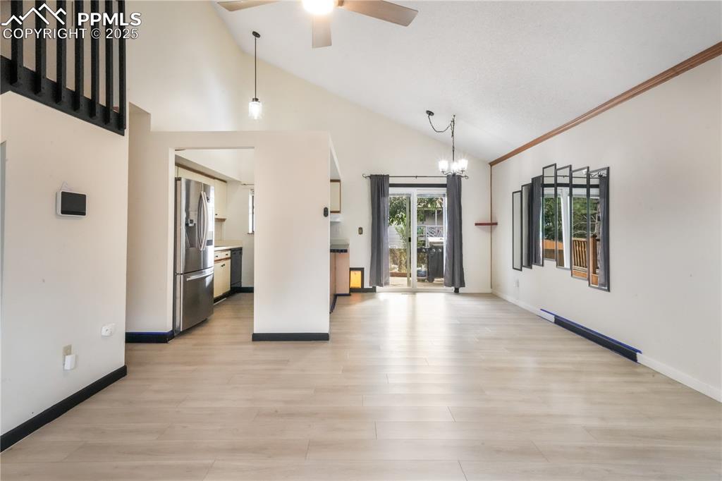 Image 6 of 50: Living Room