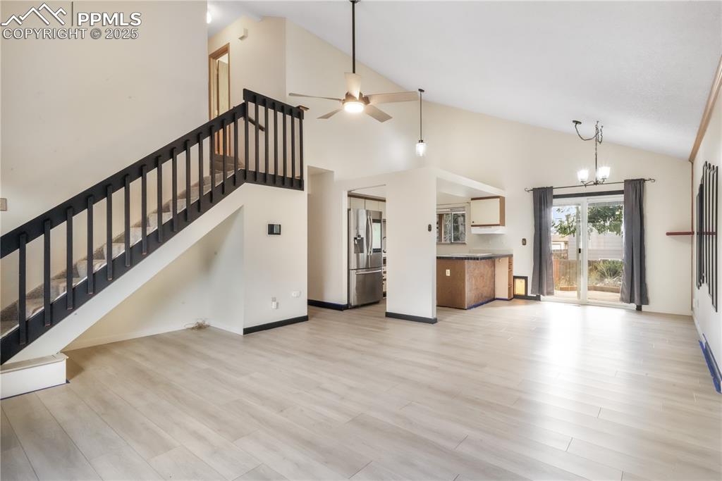 Image 8 of 50: Living Room