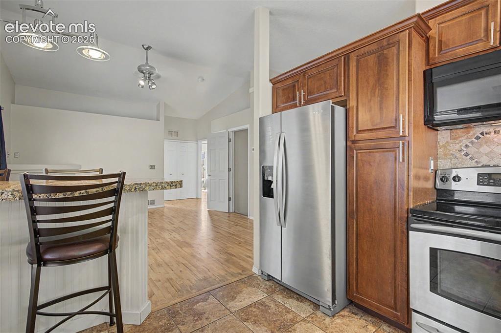 Image 13 of 45: Kitchen