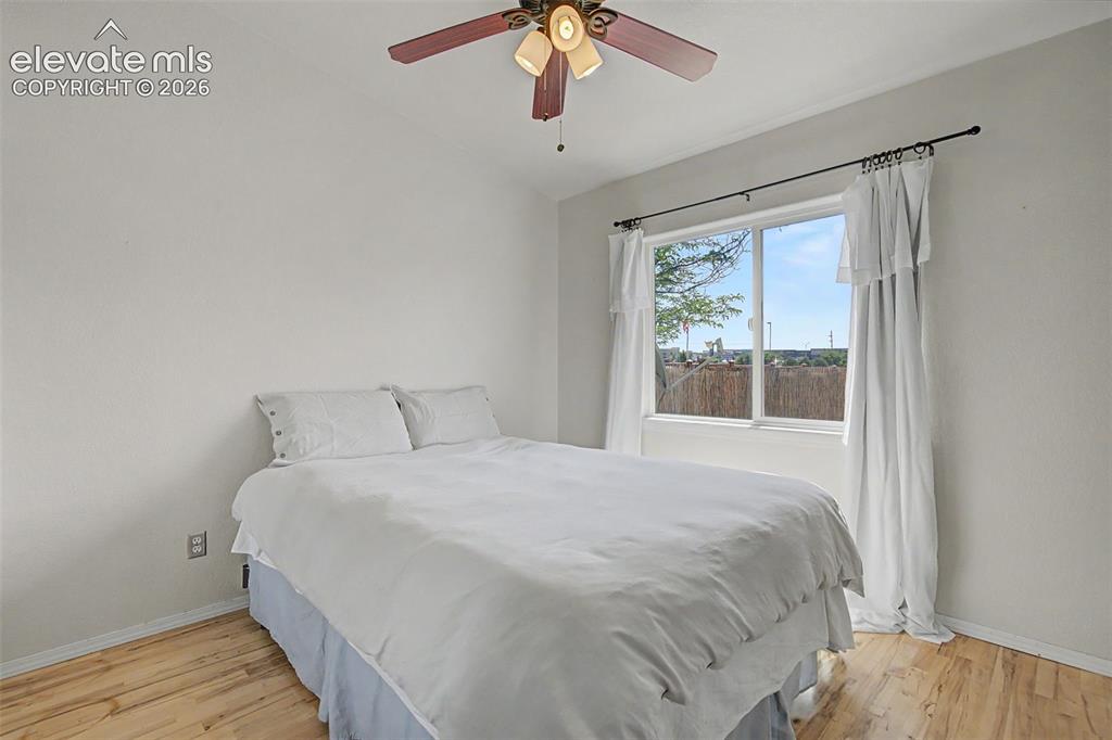 Image 16 of 45: Bedroom