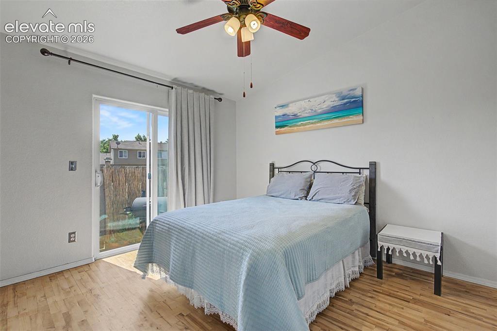 Image 18 of 45: Bedroom