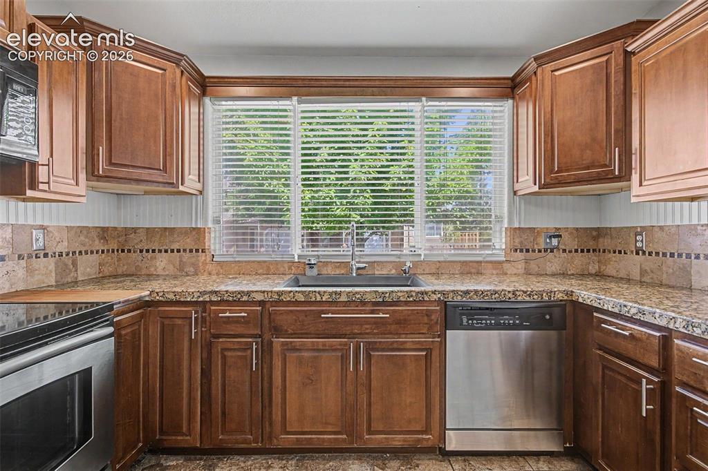 Image 9 of 45: Kitchen