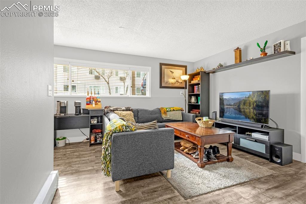 Image 6 of 17: Living Room