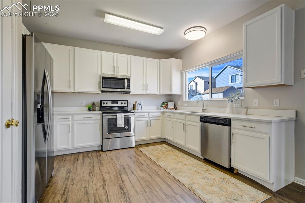 Image 16 of 50: Kitchen