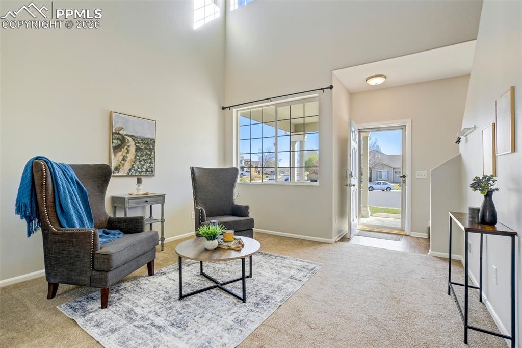 Image 4 of 50: Sitting Room