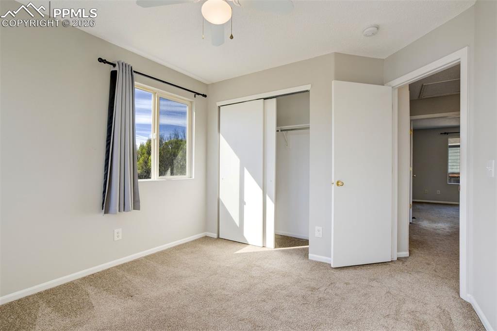 Image 40 of 50: Bedroom