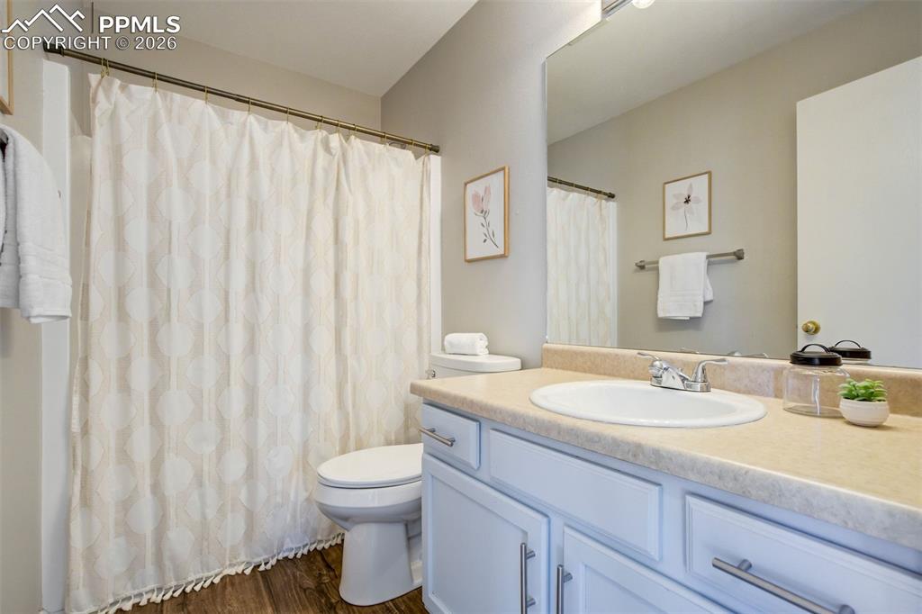 Image 42 of 50: Bathroom