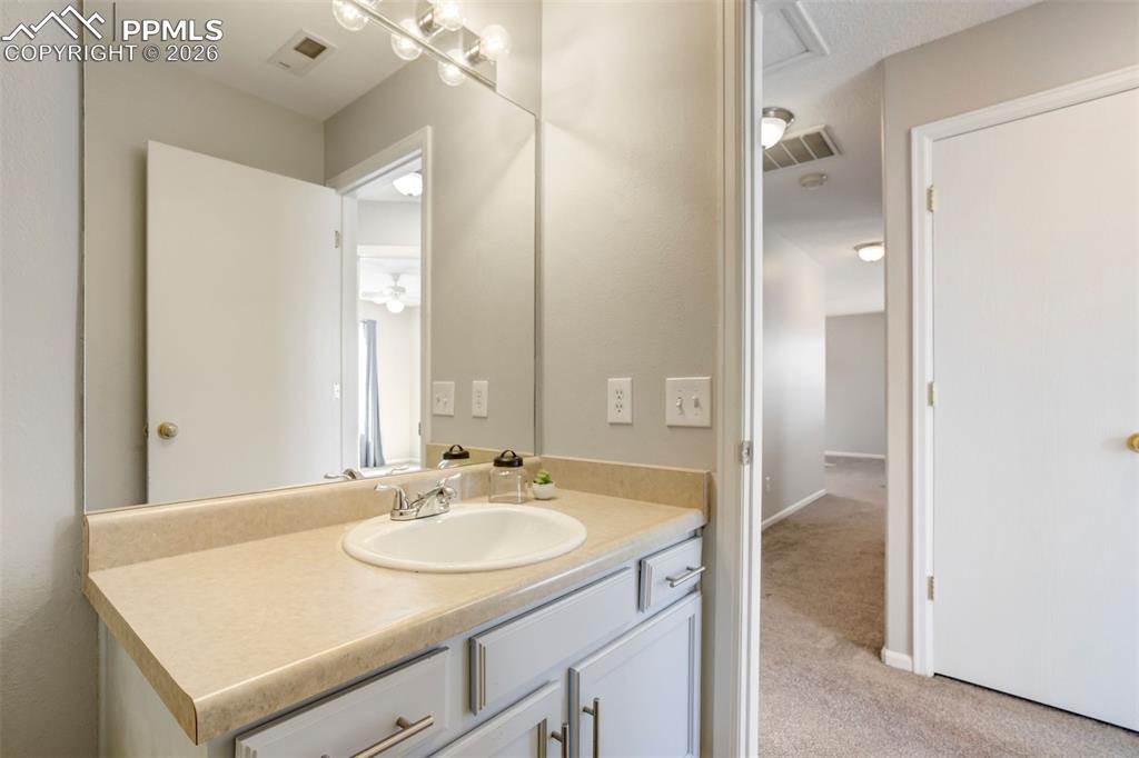 Image 43 of 50: Bathroom