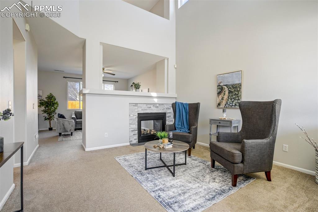 Image 5 of 50: Sitting Room