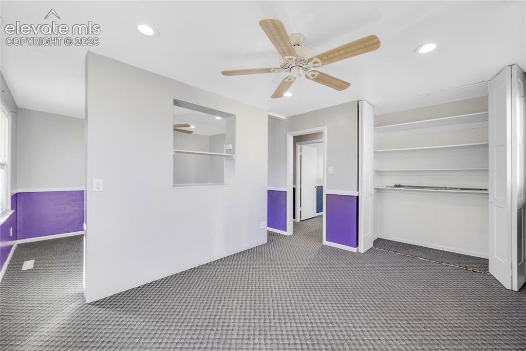 Image 4 of 12: Bedroom