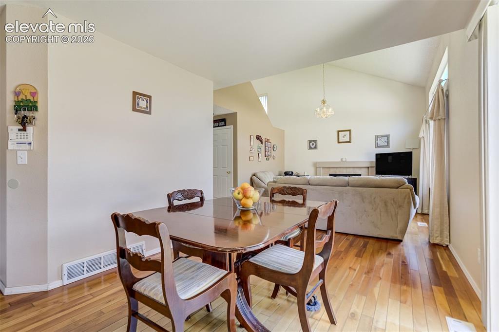 Image 11 of 38: Dining Area