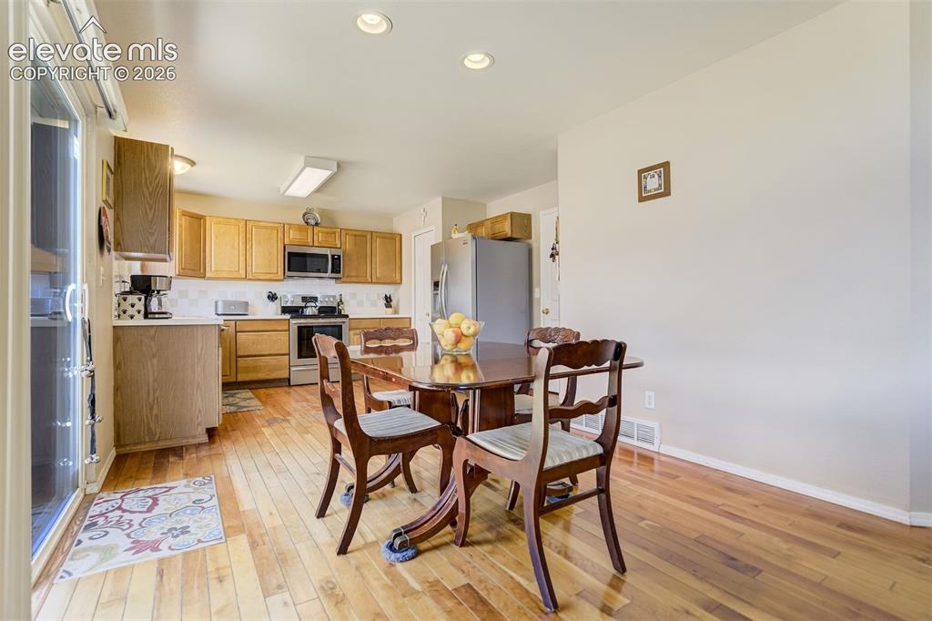 Image 13 of 38: Dining Area