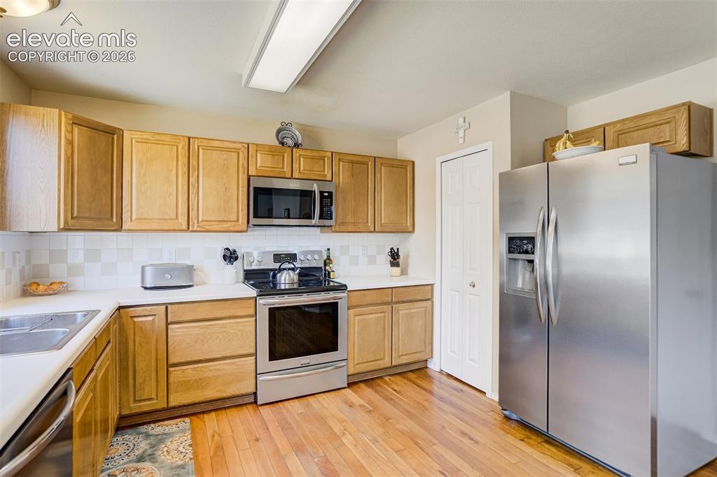 Image 14 of 38: Kitchen