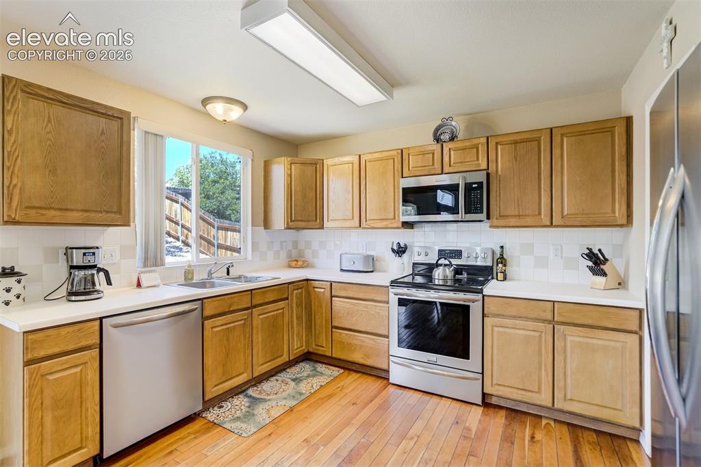 Image 15 of 38: Kitchen