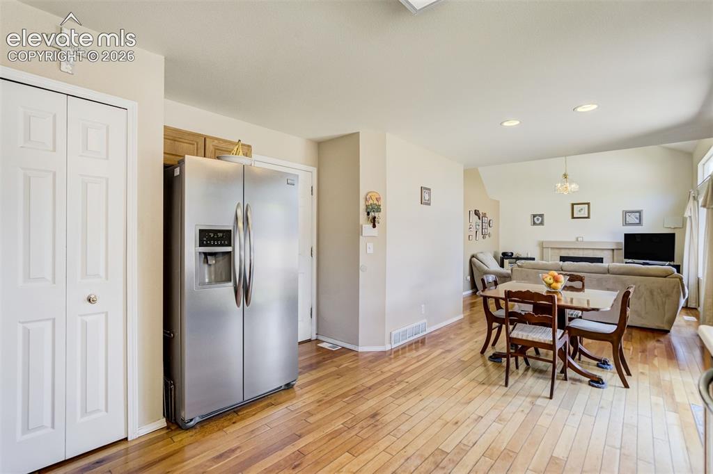 Image 17 of 38: Dining Area