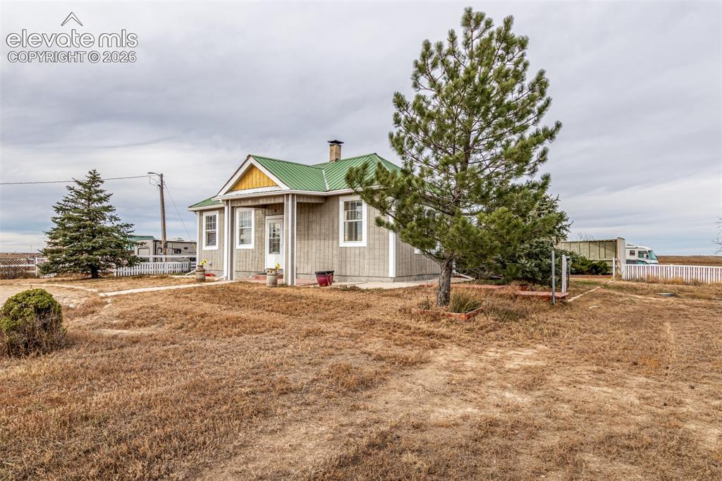 Image 11 of 44: Front of Structure