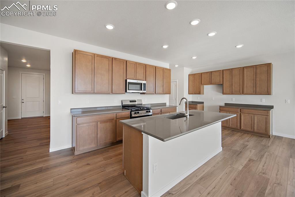 Image 12 of 39: Kitchen