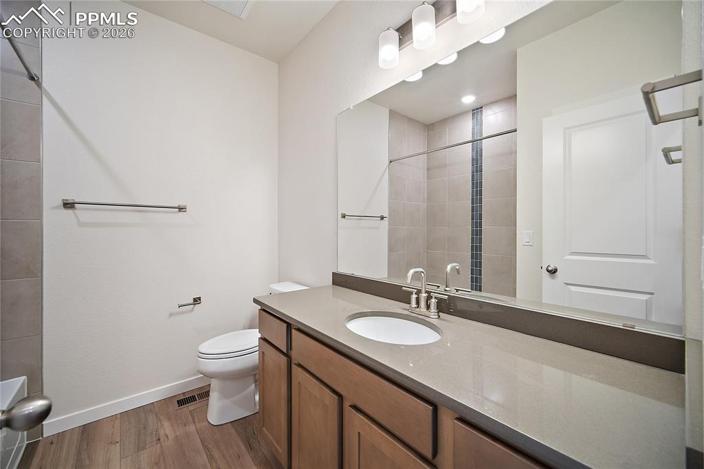 Image 7 of 39: Bathroom