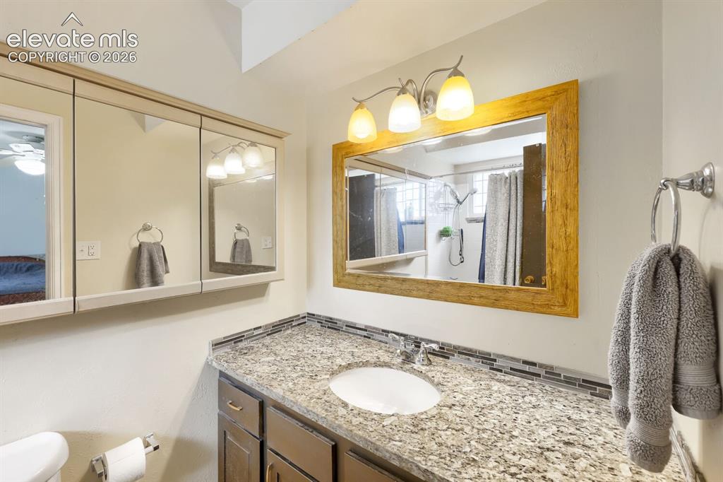 Image 17 of 28: Bathroom